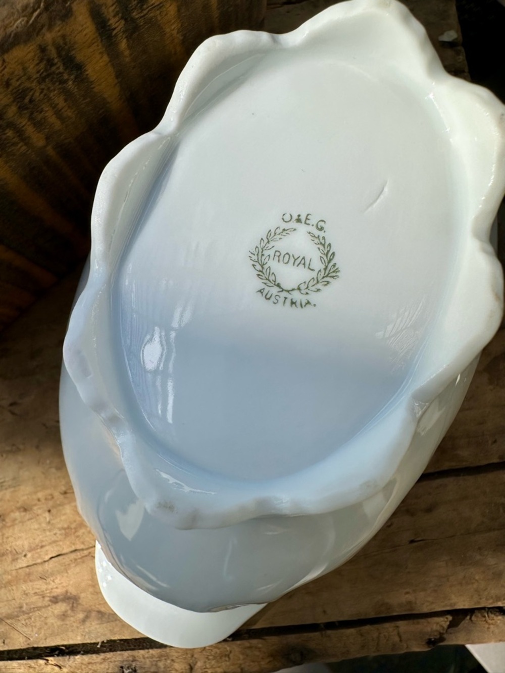 Antique Royal Austria Porcelain Gravy Boat Scalloped Footed White Cottagecore - Picture 5 of 6
